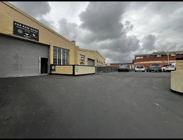 808M² WAREHOUSE TO LET IN STAMFORD HILL